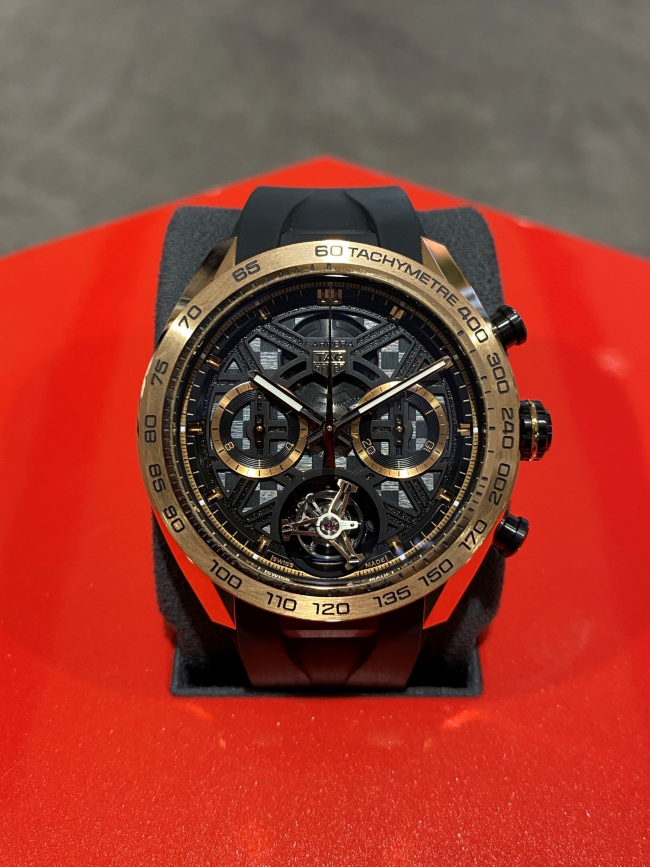 (タグ・ホイヤー)
