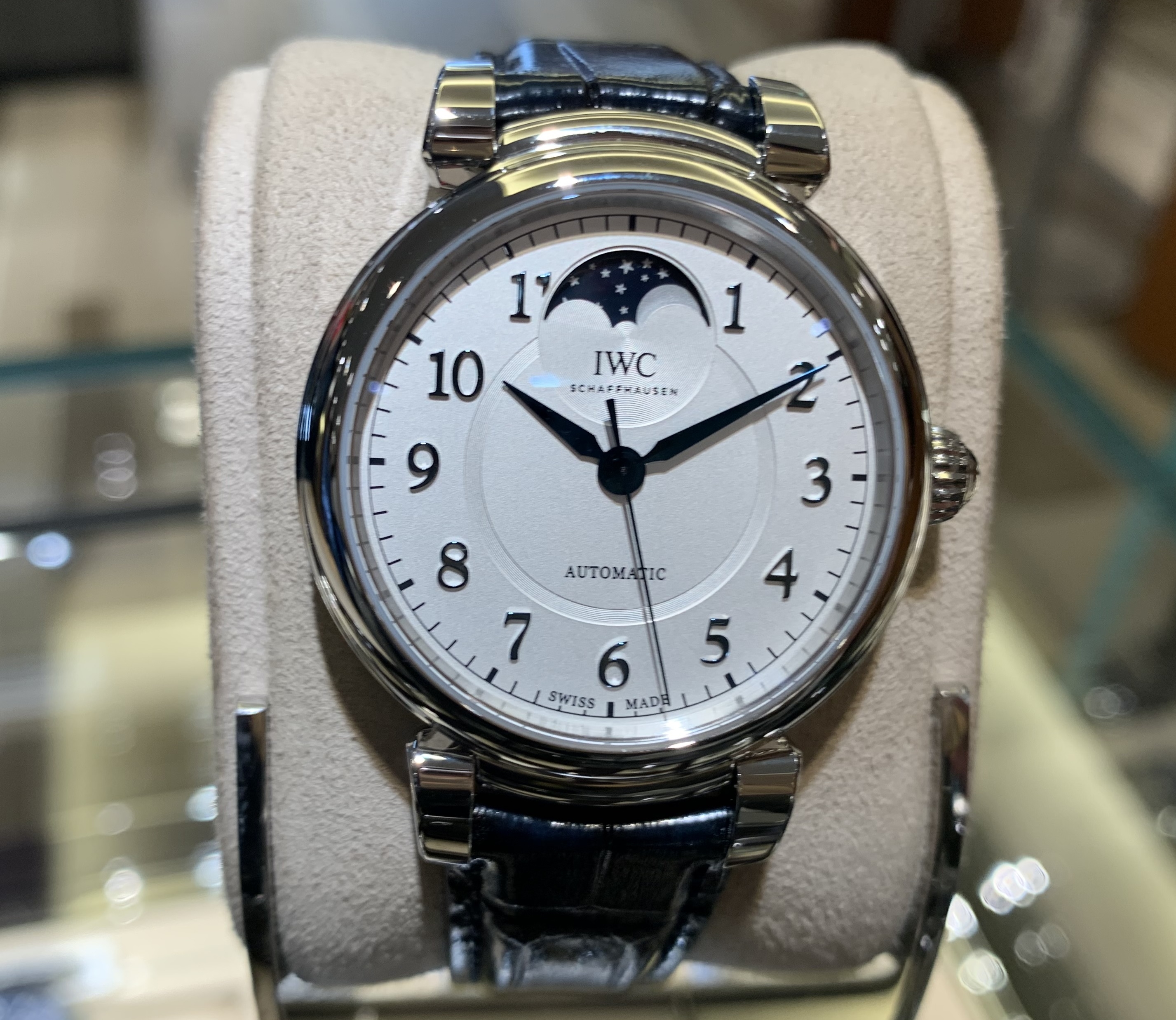 (アイ・ダブリュー・シー)
