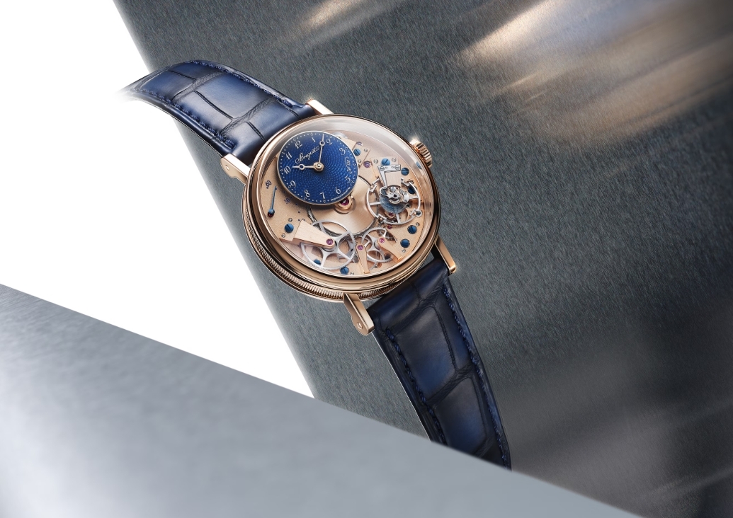 タグ・ホイヤー　キャリバー16 クロノグラフ ブルーエディション ホワイトダイアルとブルーインデックスが爽やかな印象のタグホイヤー