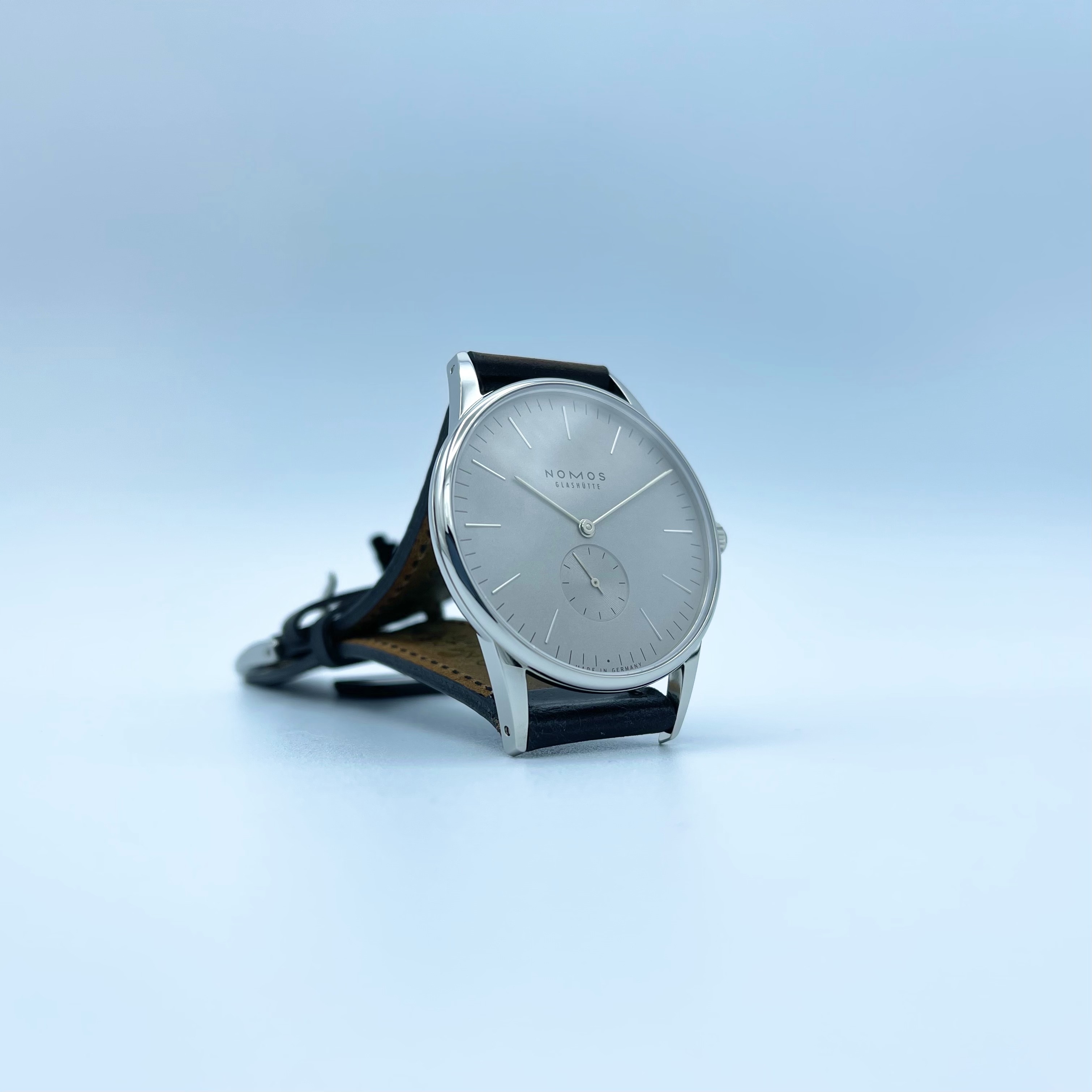 (ノモス グラスヒュッテ)
