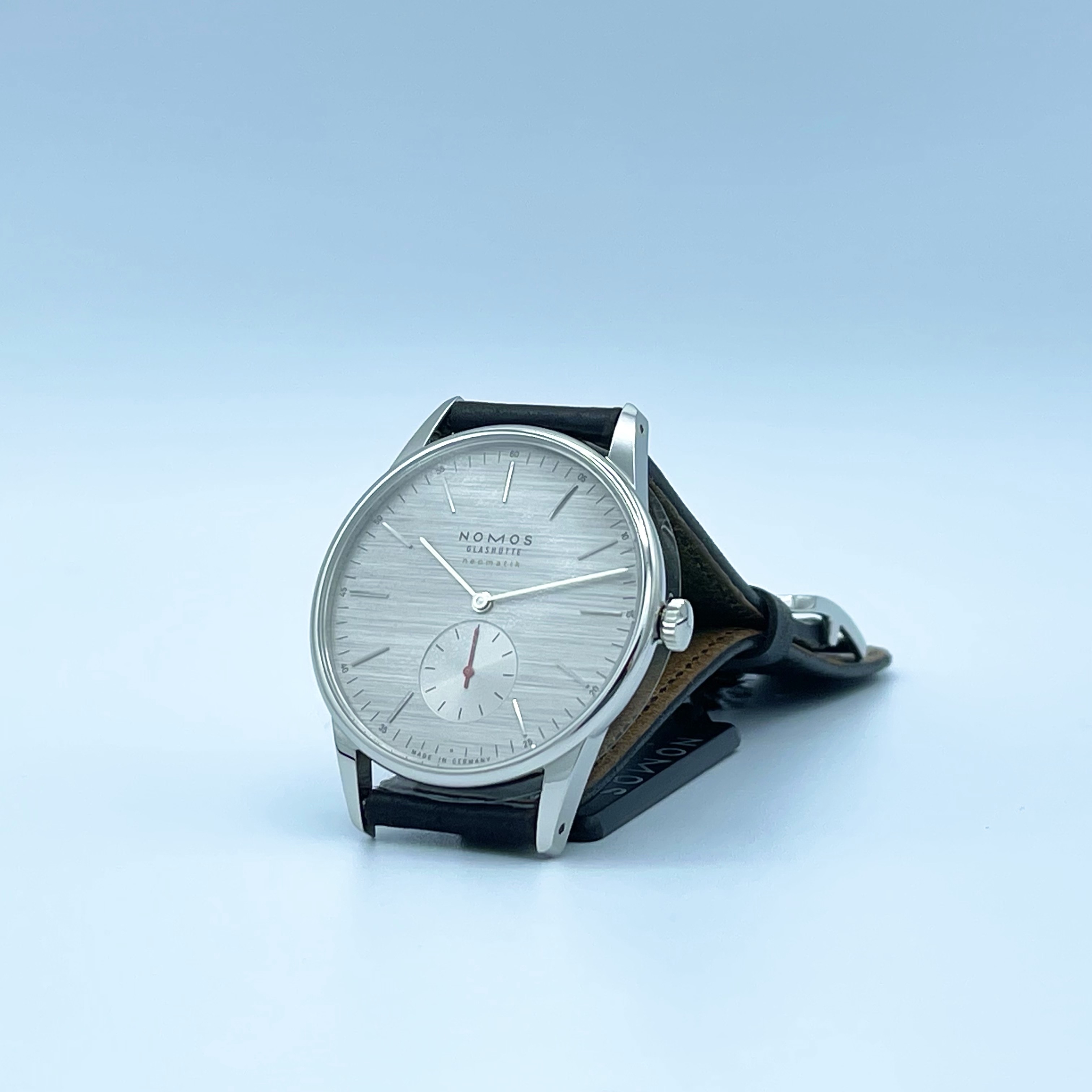 (ノモス グラスヒュッテ)
