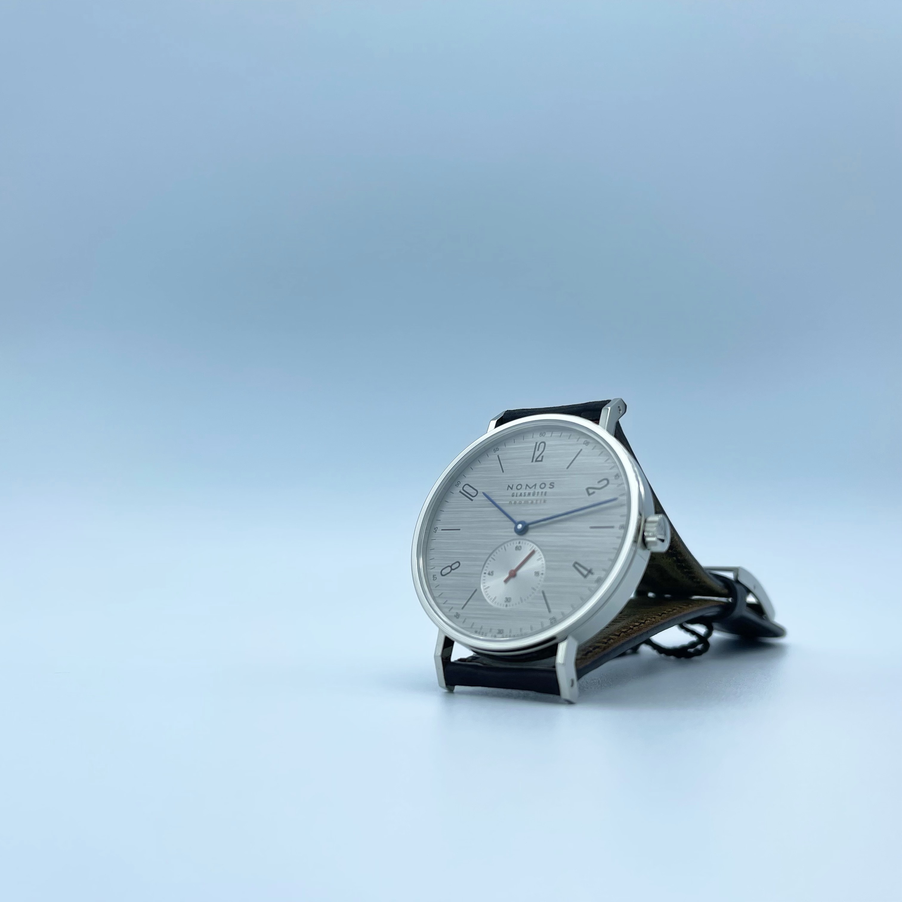 (ノモス グラスヒュッテ)
