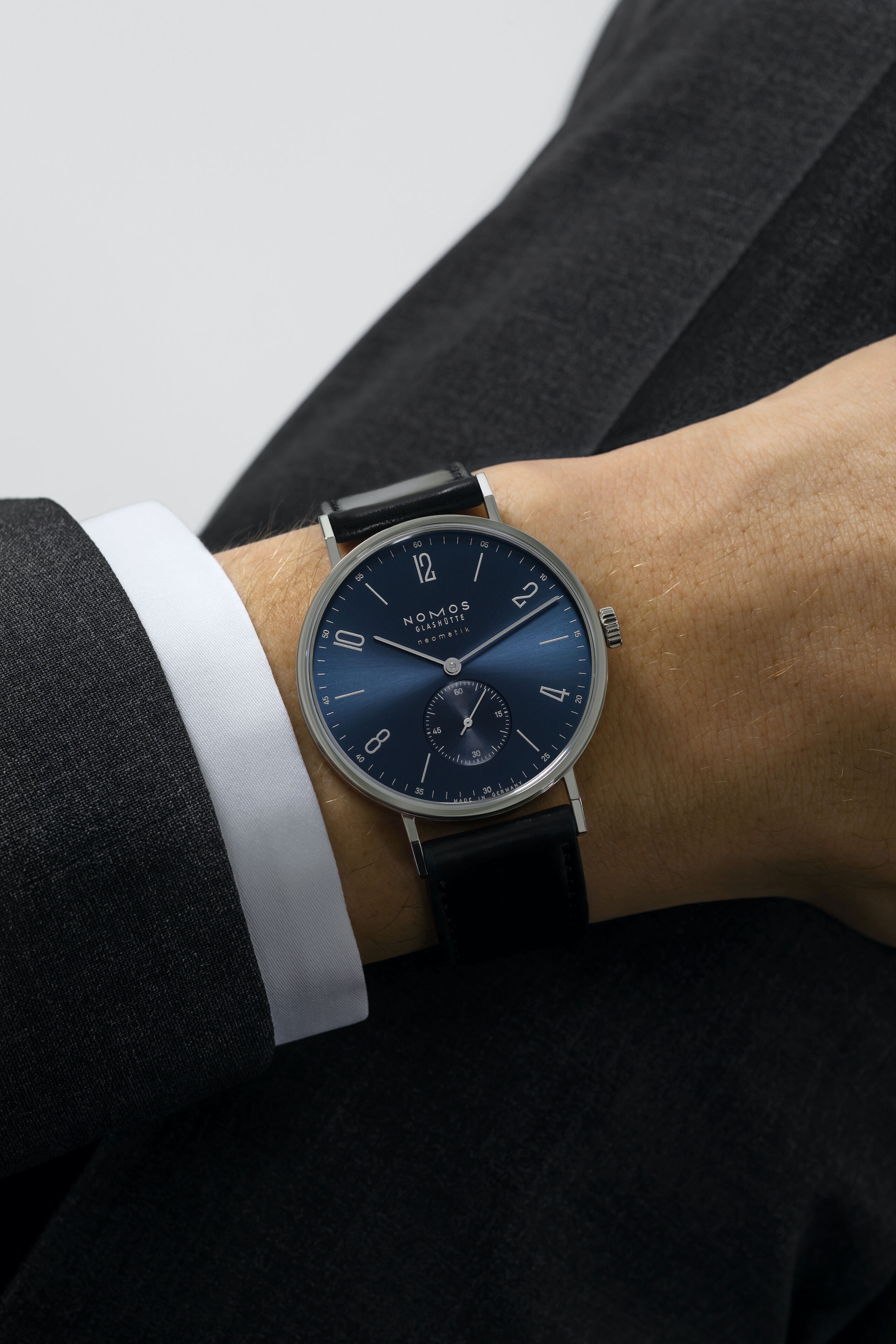 (ノモス グラスヒュッテ)
