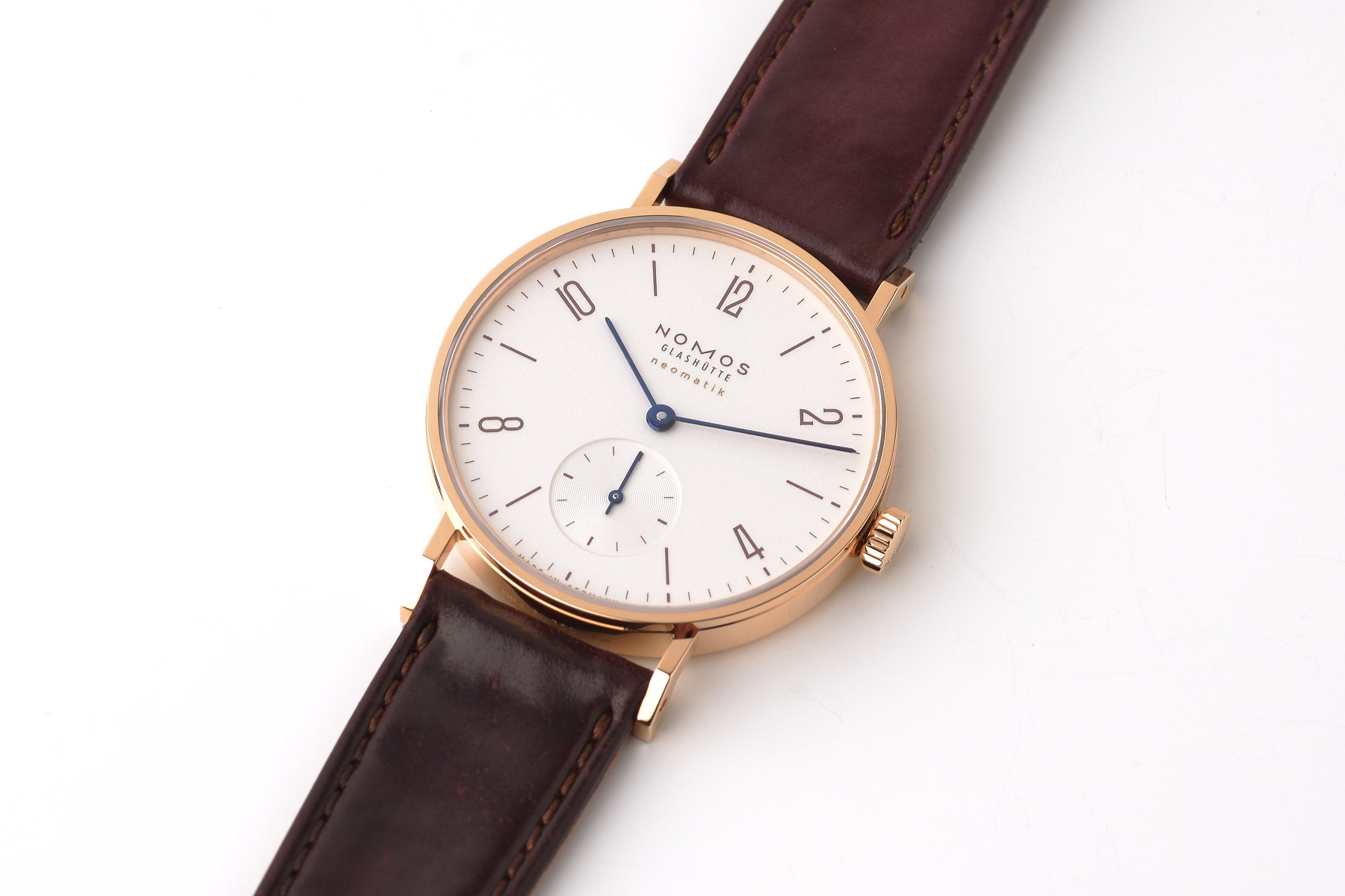 (ノモス グラスヒュッテ)
