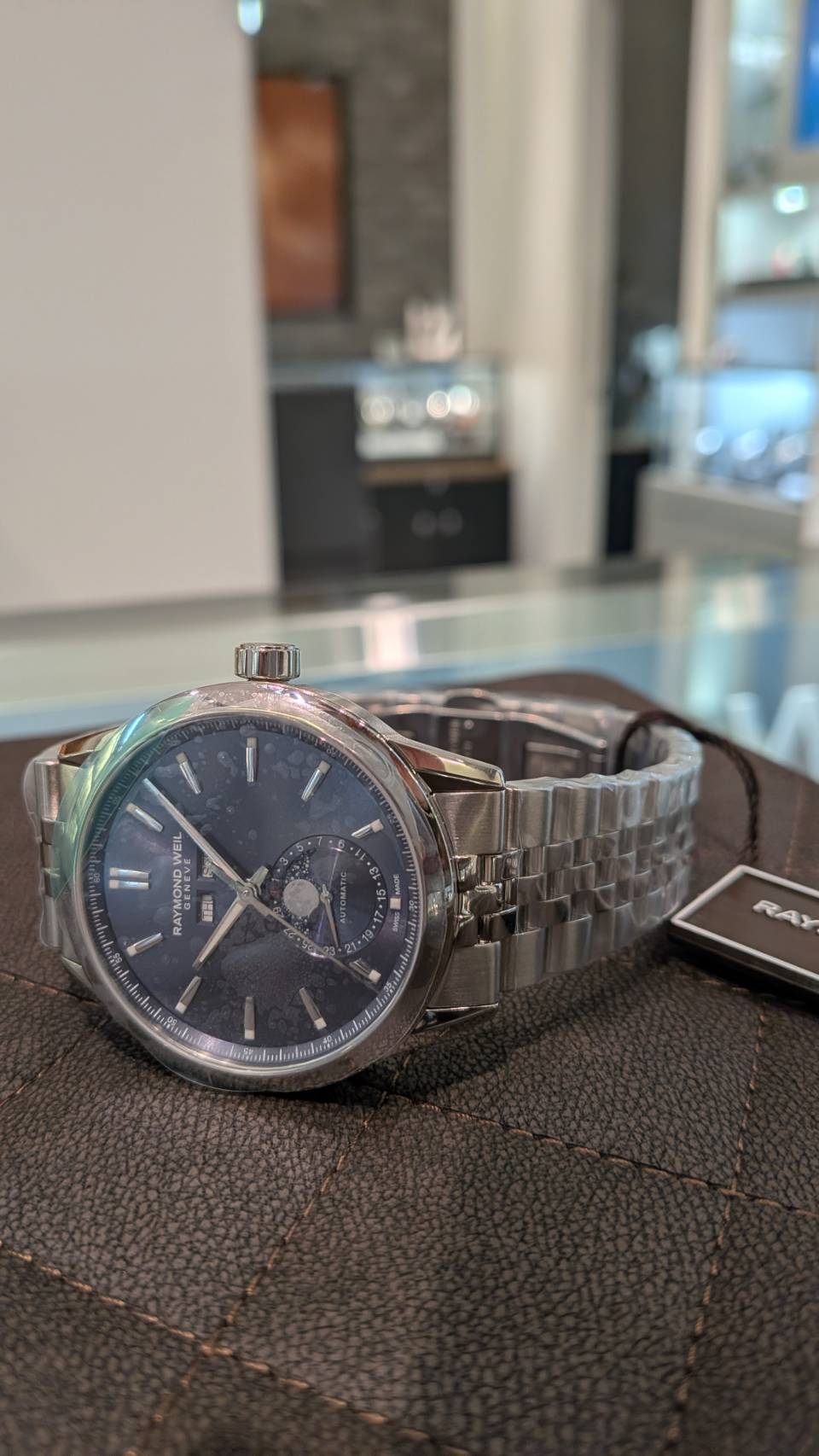 (レイモンド・ウェイル)
