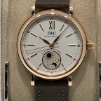 (アイ・ダブリュー・シー)
