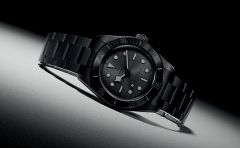 2026新作 オールブラックの美学。チューダー「ブラックベイ セラミック」