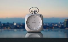 バルミューダ、良い時を過ごすためのプロダクト「The Clock」を発表