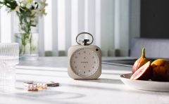 バルミューダの共に時を刻むプロダクト「The Clock」に、特別カラー「シャンパンゴールド」が登場