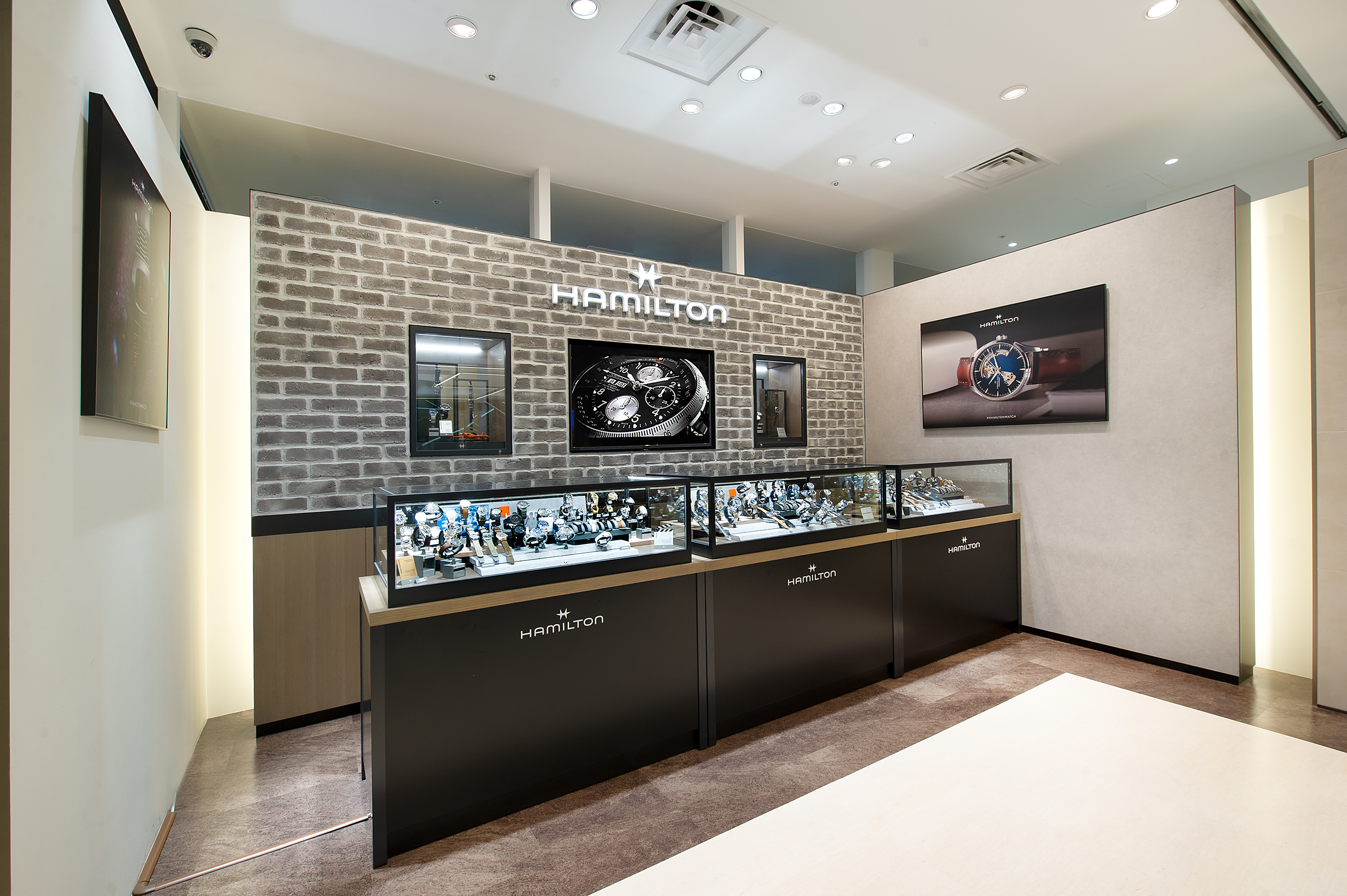 COMMON TIME 横浜VIVRE店 | ブランド腕時計の正規販売店紹介サイト