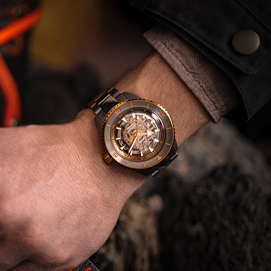 RADO Captain Cook High-Tech Ceramic ラドー キャプテン クック