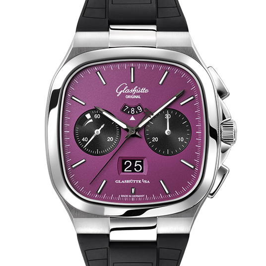 セブンティーズ・クロノグラフ・パノラマデイト 「プラズマ」（Seventies Chronograph Panorama Date 