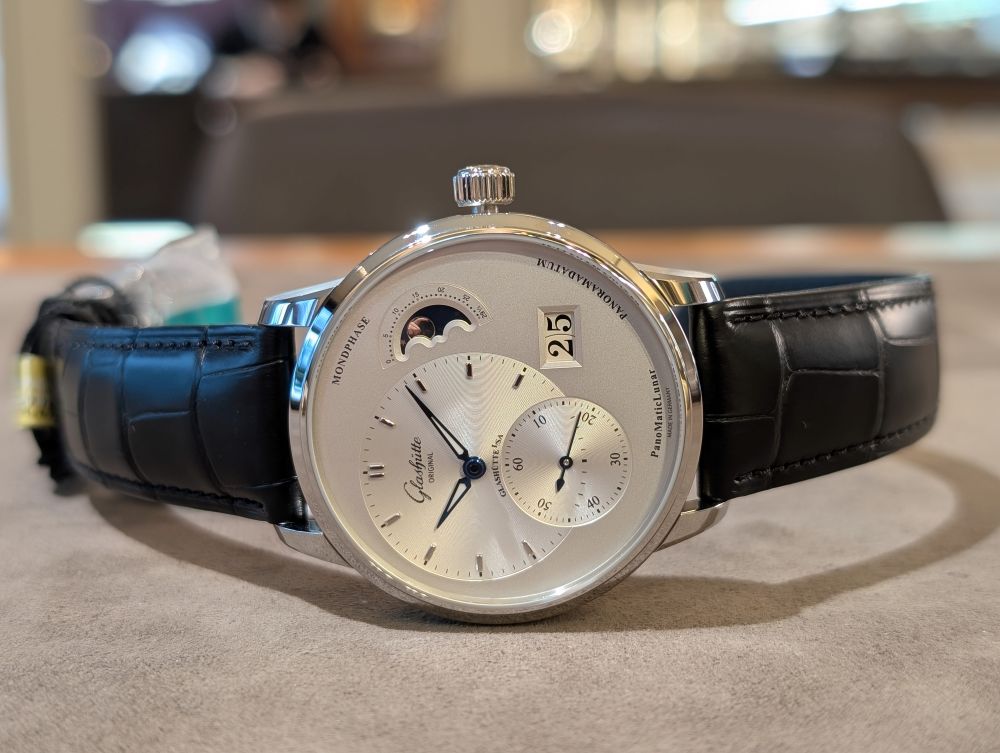 【グラスヒュッテ・オリジナル】溢れるロマン！大人気ムーンフェイズ搭載モデルが入荷！_パノマティックルナ_1-90-02-42-32-61