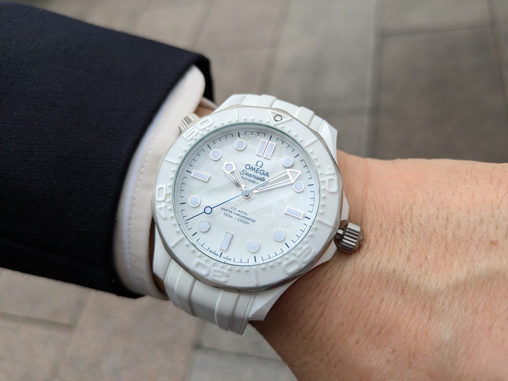  【オメガ】冬季オリンピックを讃えてミラノ・コルティナ2026モデル_シーマスターダイバー300M_522.92.44.20.04.001