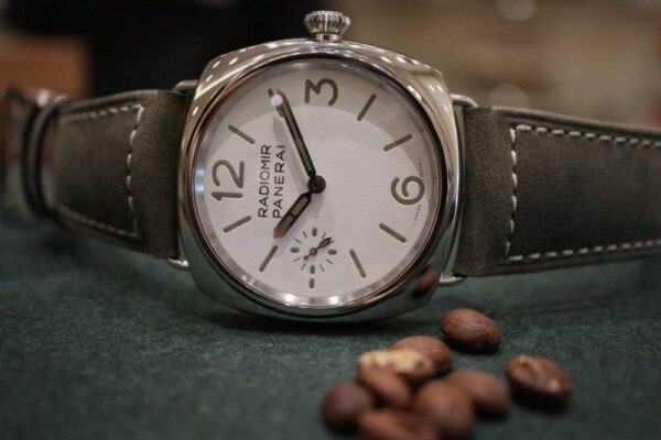 【 パネライ 】【生産終了】貴重なホワイトダイアルのラジオミール。静かにあふれ出る魅力をお届けしたい。【PAM01384 ラジオミール オフィチーネ】