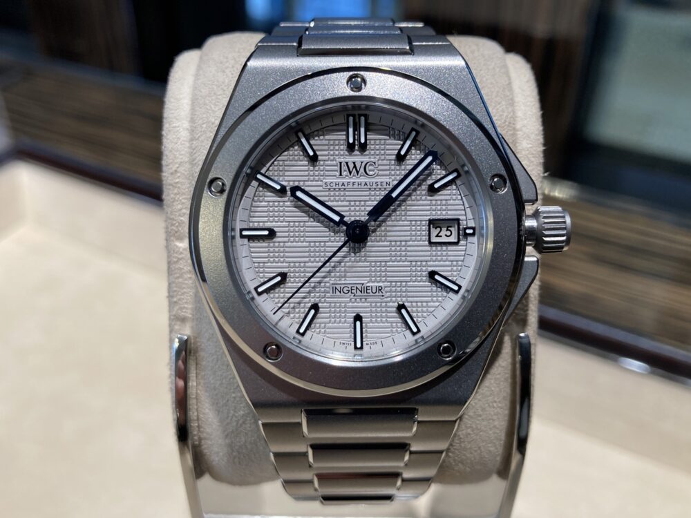 伝説を再構築:IWCインヂュニア IW328904 チタンモデルの洗練された魅力