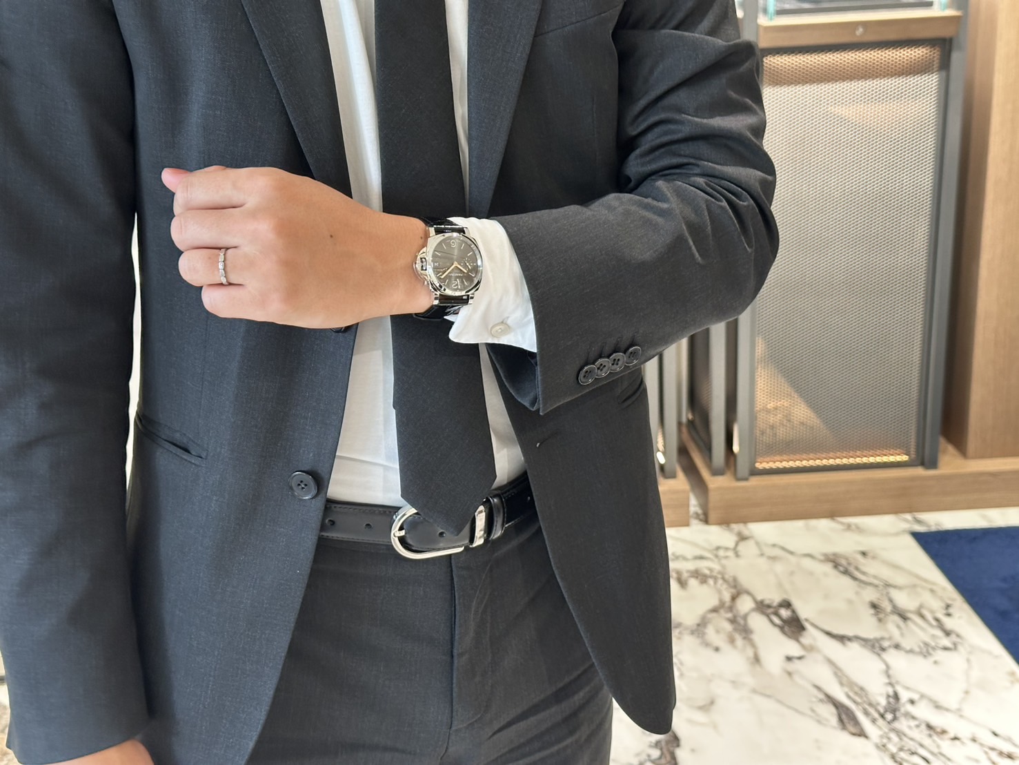パネライ【PANERAI】「デカ厚」だけじゃない！パネライ38mmが魅せる、ストラップで変わる男（メンズ）の色気