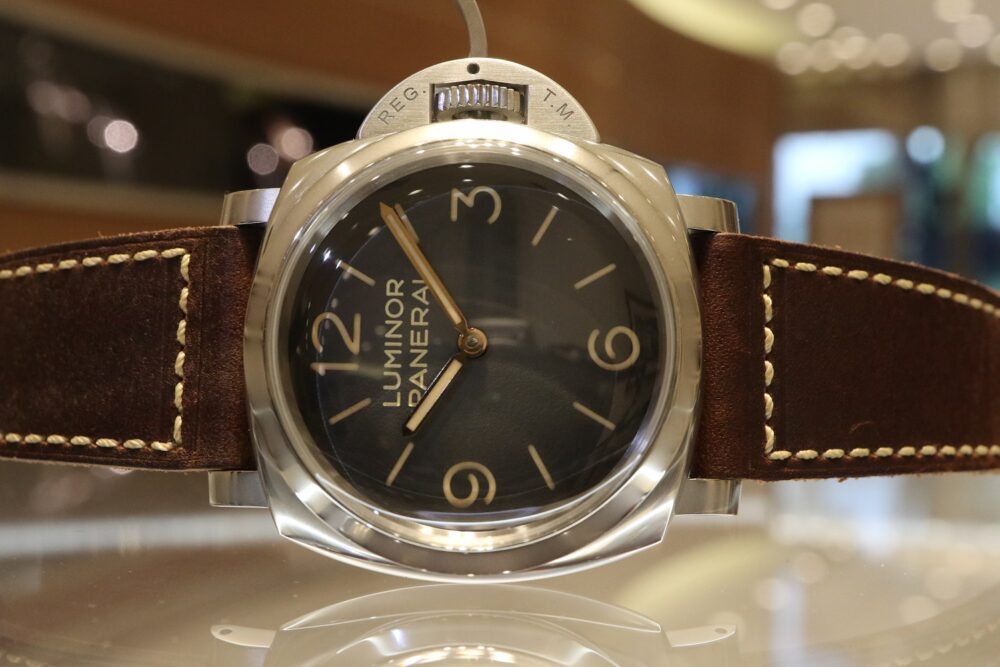 【 パネライ 】『 47mm 』の存在感。腕元にクラシックな風格を。待ち焦がれたモデルが、2025年、遂に発表！！【PAM01628 ルミノール トレ ジョルニ】