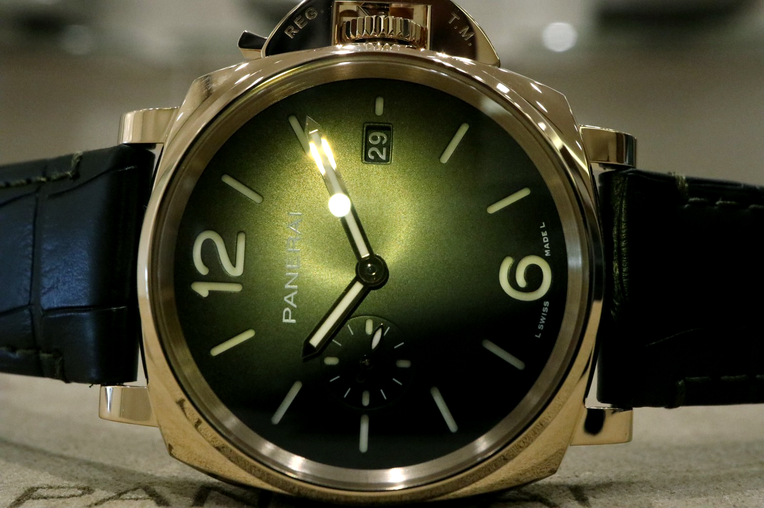 パネライ【PANERAI】異端か、傑作か？PAM01423に宿る、イエローゴールドとルミノールドゥエ42㎜の融合美