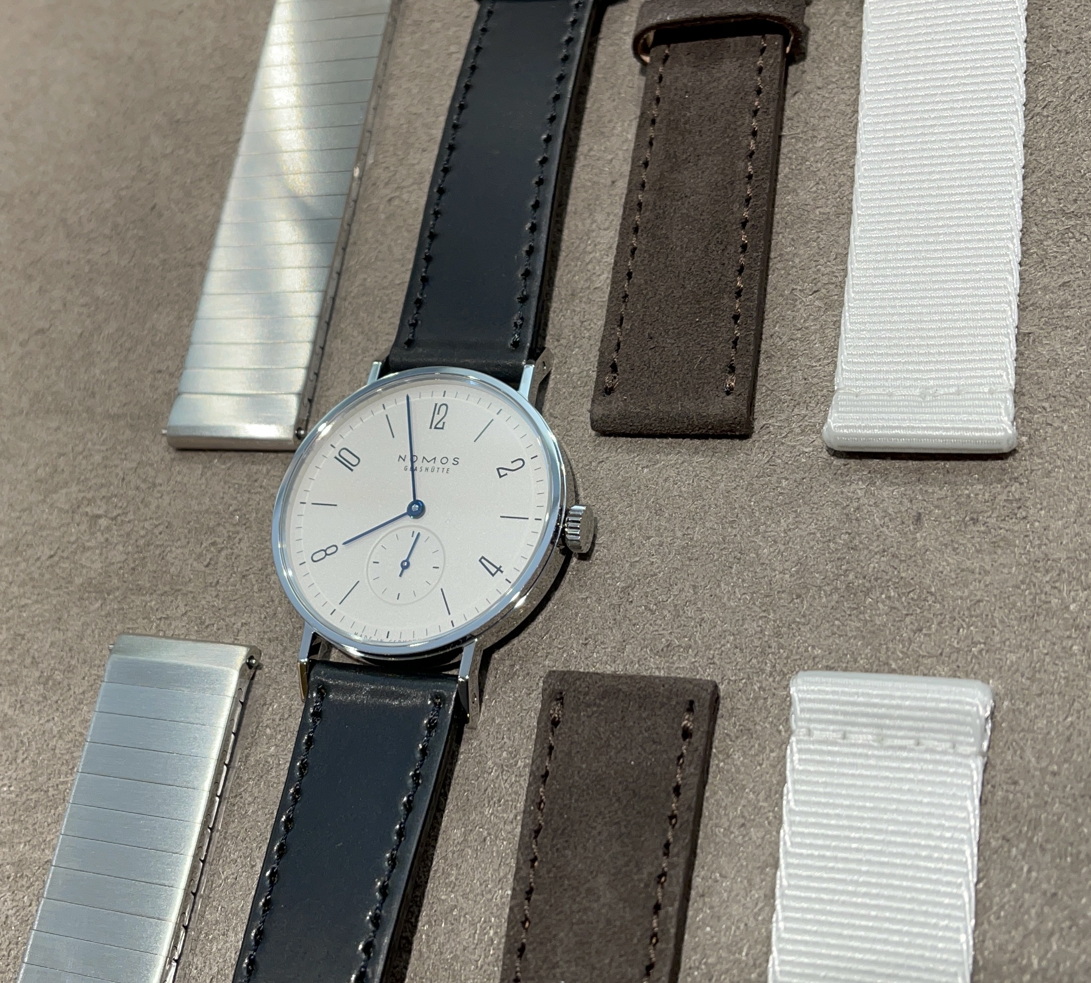 NOMOS GLASHÜTTE　ベルトカスタムサービス