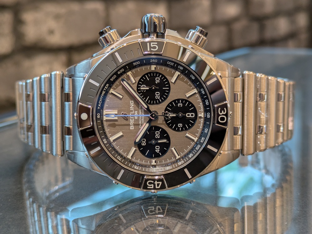  【ブライトリング】圧倒的な存在感と軽快さを両立！「スーパークロノマット B01 44 チタン」の魅力_EB0136251M1E1