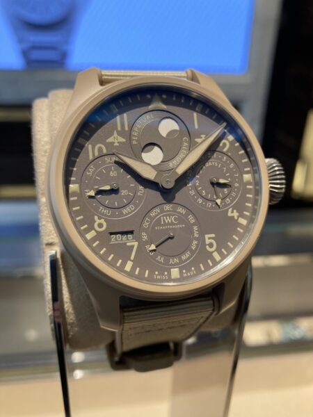  ロバーツ監督も愛用！IWC「TOPGUNモハーヴェ・デザート」の魅力に迫る！