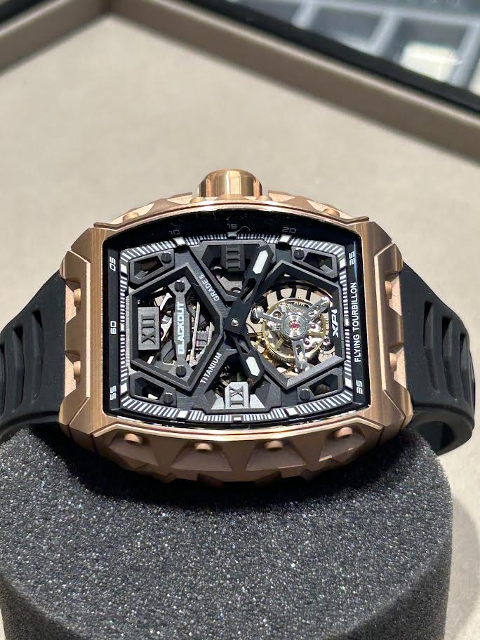 ブラックアウトの限定モデルが入荷！