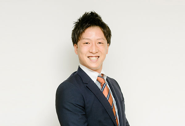 「ジュエリーパリ」スタッフの河出泰喜(かわで たいき)さん