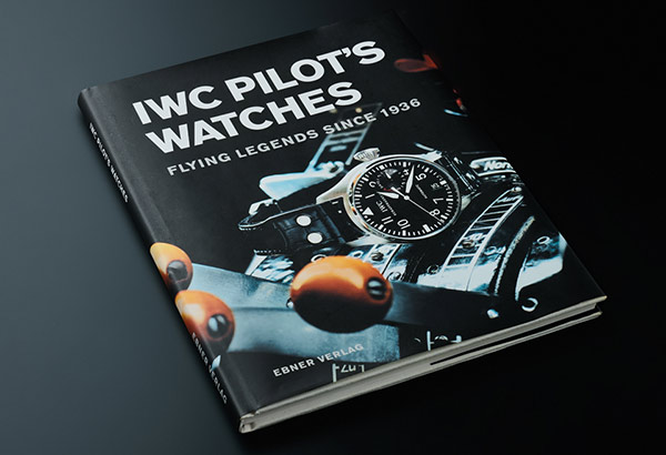 『IWC PILOT’S WATCHES -FLYING LEGENDS SINCE 1936-』。本稿の情報の主要参考文献