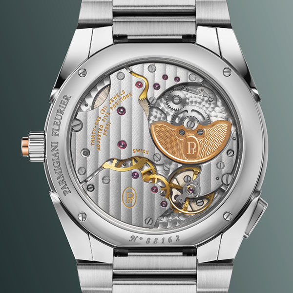 「トンダ PF GMT ラトラパンテ ヴェルツァスカ」に搭載されるのは、パルミジャーニ・フルリエの自社製造による自動巻きムーブメント「Cal.PF051」