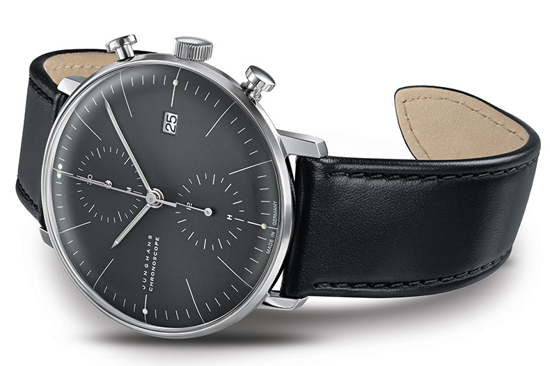 1961年に誕生したマックス・ビルデザインの腕時計にクロノグラフ機能と日付表示を加えたモデル