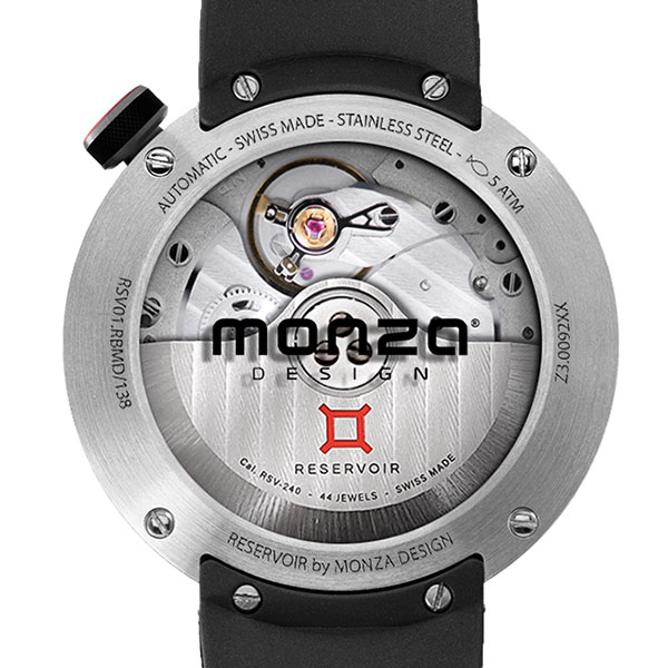 シースルー仕様のケースバックのサファイアガラスには「monza DESIGN」の文字がプリントされ、同様にケース外枠にも刻印される