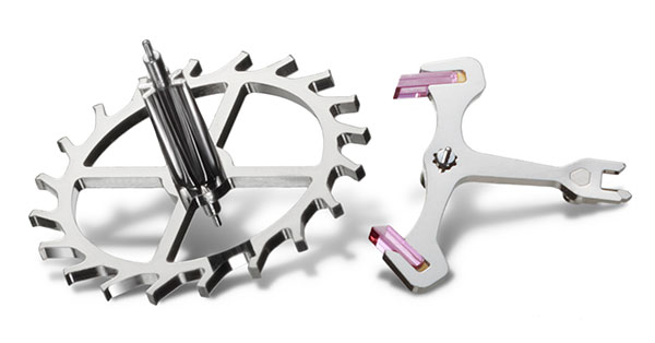 「これらのガンギ車やアンクルなどもLIGA工法で製作しています。プレス加工でも作れるのですが、エッジが立った形状を求めるのであれば、やはりLIGA工法が適していると思います」