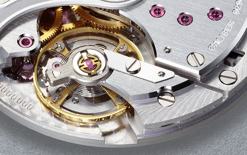 「時計に興味が出始めたころ秒停止機構には反対だったのですが、今はそれをいかに綺麗に組み込むかがテーマになっています。というより秒針停止機構が好きですね。どうにかしてテンプを止めたい、そして止まった状態を見てみたい。そこで『Cal.0200』の秒停止レバーをLIGA工法で製作し、形状にも神経をはらいました」