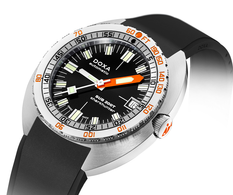 1967年登場の「SUB 300」のスタイルを再解釈した、防水200m性能の「SUB 200T シャークハンター」