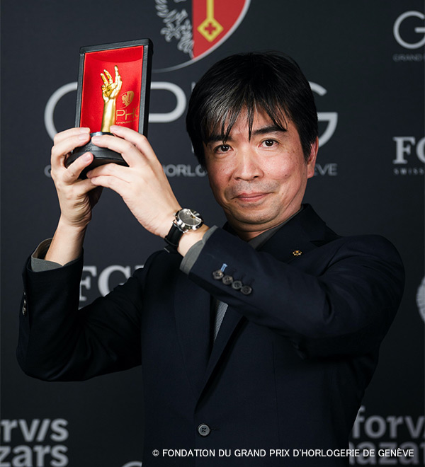 偶然購入した卓上旋盤をきっかけに時計製造の道を歩み始めた片山氏にとって、大塚ローテック創業12年目にして掴んだGPHGの賞には「嬉しかったですね。僕は元々プロダクトデザイナーで、時計の世界出身じゃなかったものですから」と後に語った。時計界出身でない、という点に重みを感じる。後輩の励みになる言葉だ。