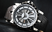 ロジェ・デュブイ (ROGER DUBUIS)