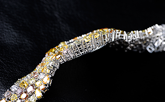 BACKES & STRAUSS(バックス & ストラウス)